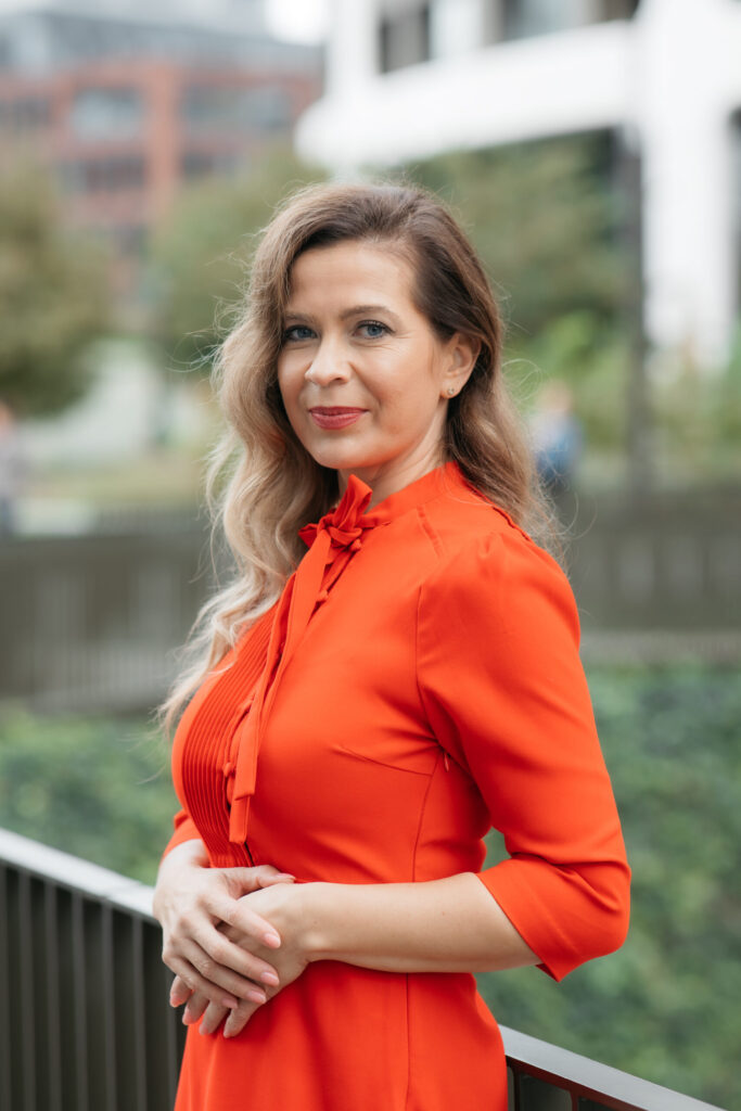 „Vynikajúci výsledok je len dôsledok každodenného rozhodnutia robiť veci poriadne, aj keď sa nikto nepozerá.“ — WEM Postrehy, Diana Janošťáková, Head of Operations